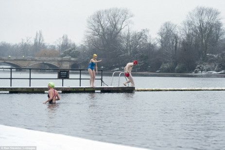 snow london hyde park